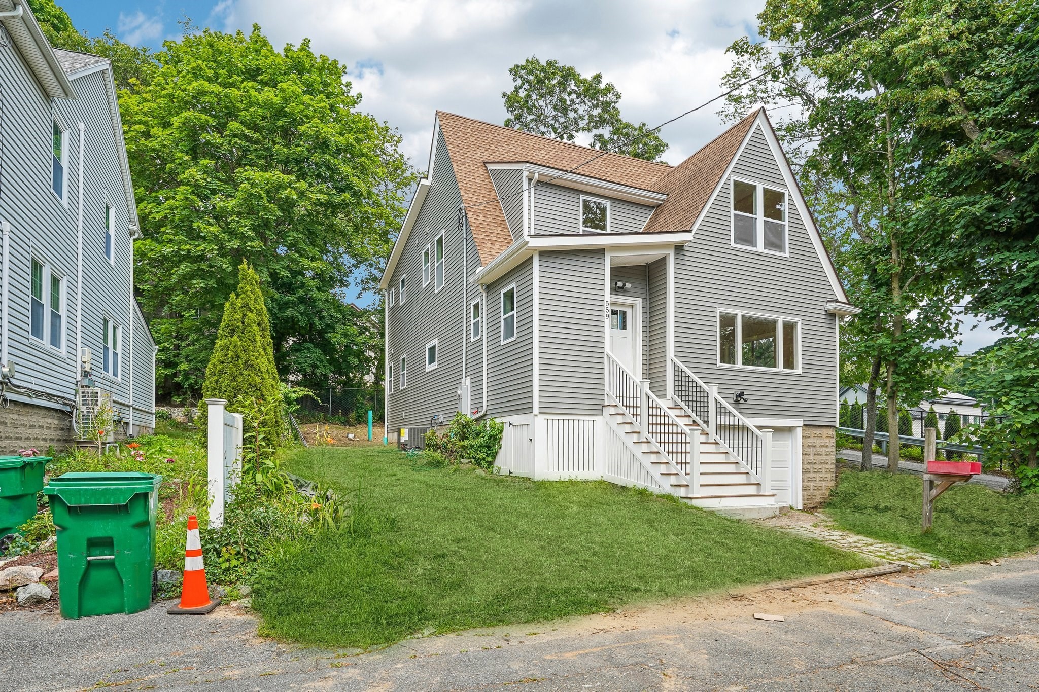 559 Winthrop St – photo 1