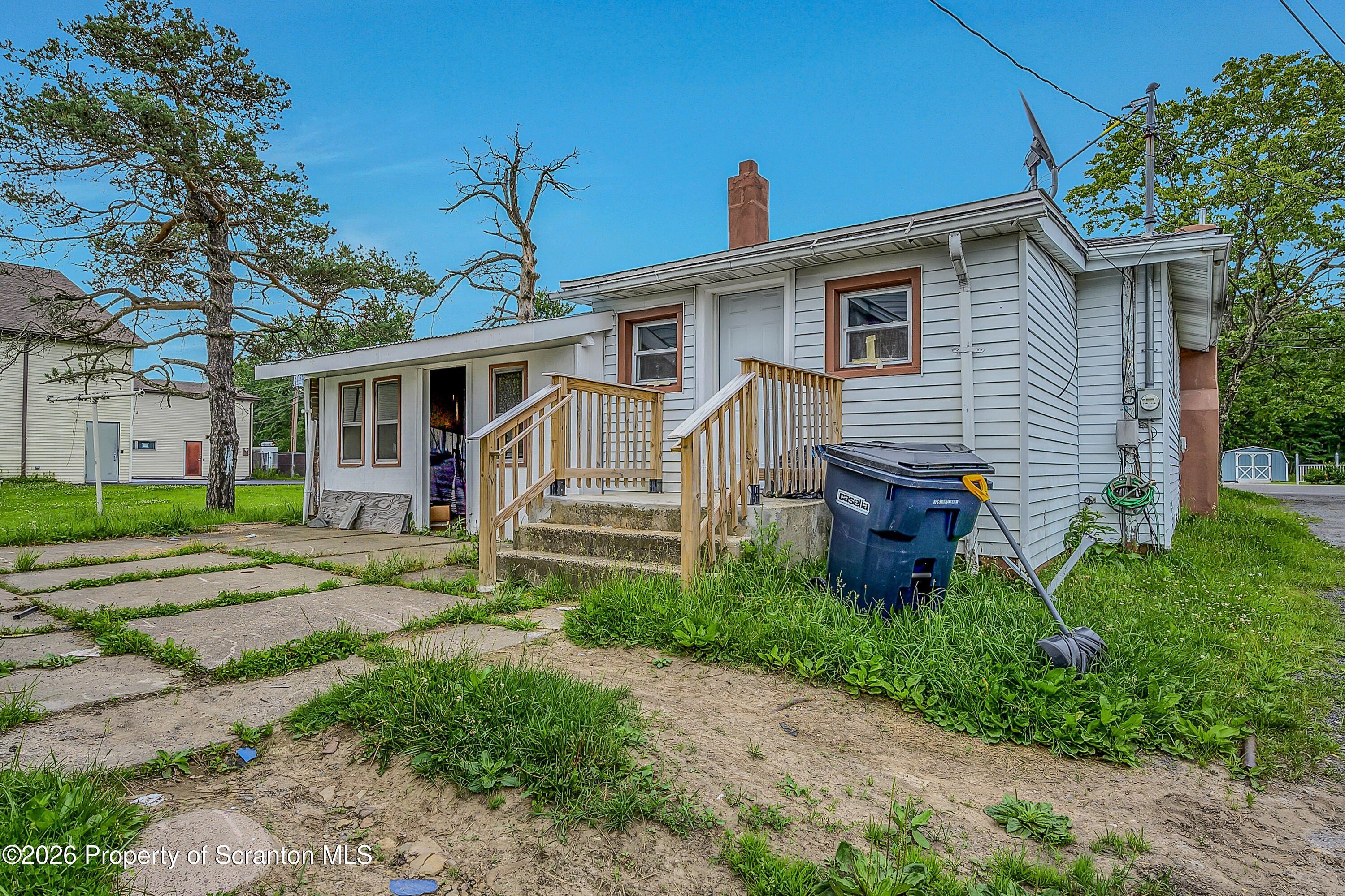 664 Laurel Dr #FRONT – photo 4