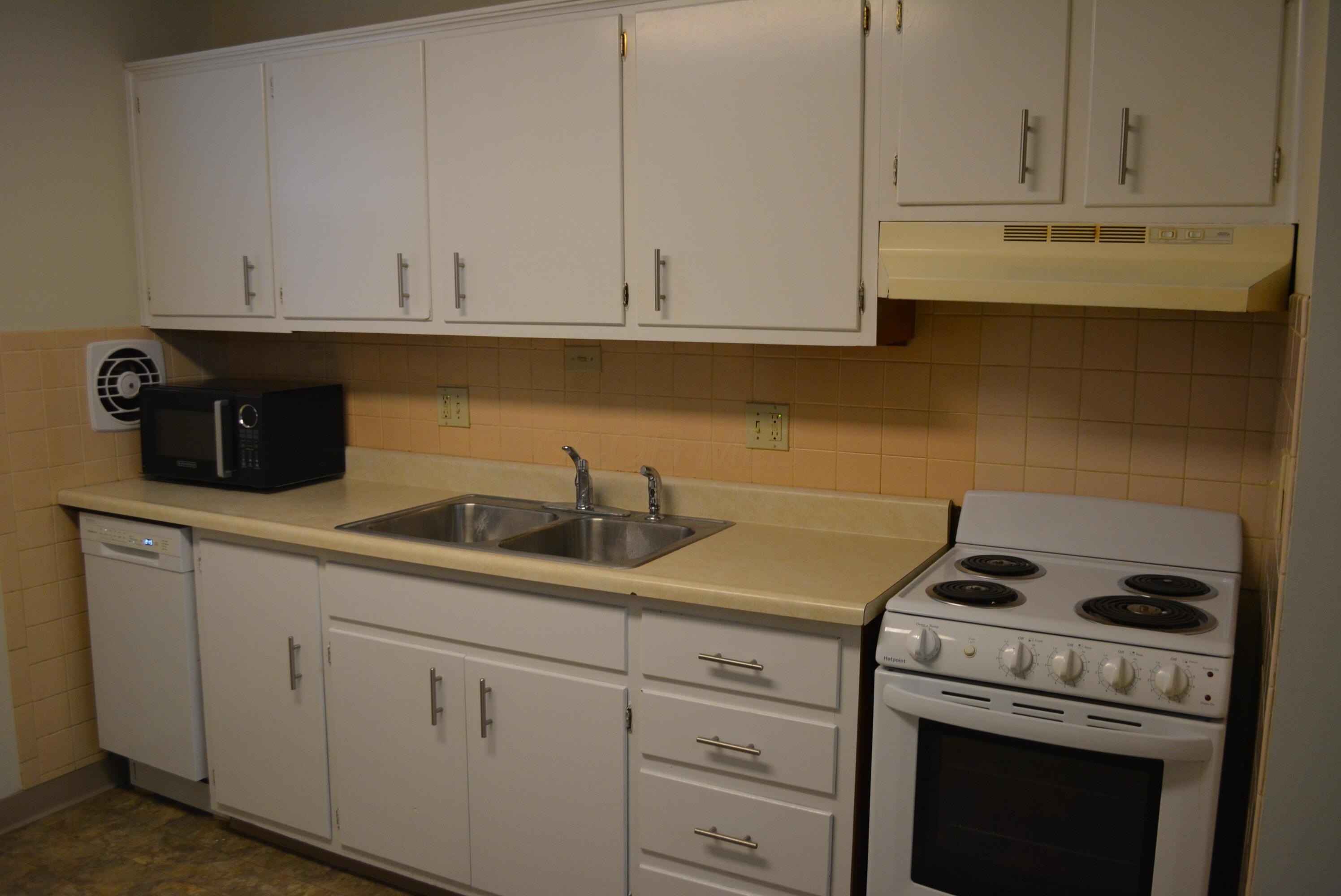 1533 Elmwood Ave – photo 4