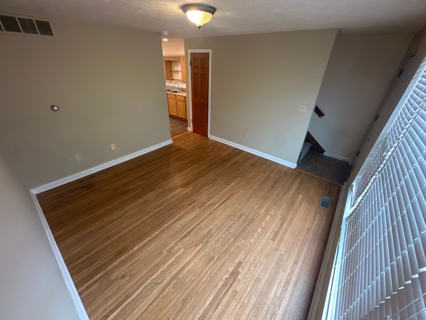 905 26th St unit Apt. 3 – photo 2