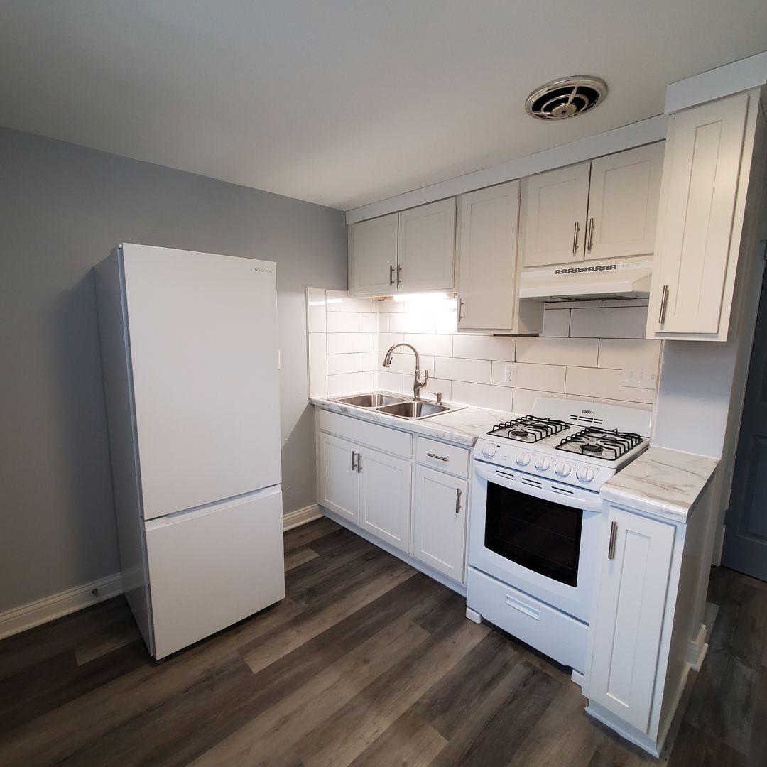 909 College Ave unit 6 – photo 1