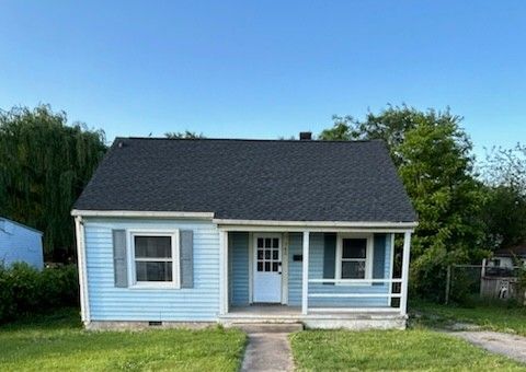 745 Queen Ave NW – photo 1