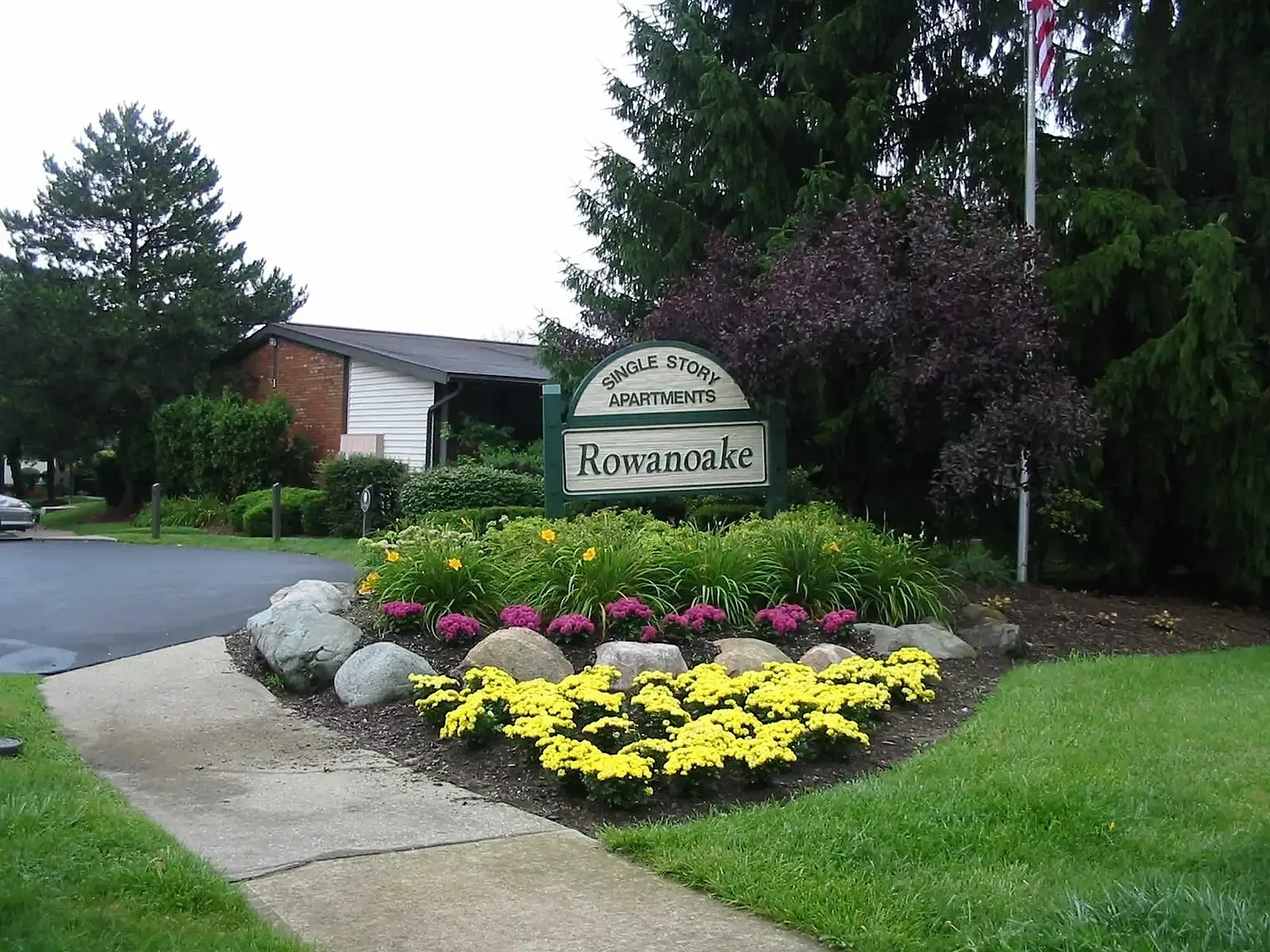 Rowanoake Apartments – photo 2