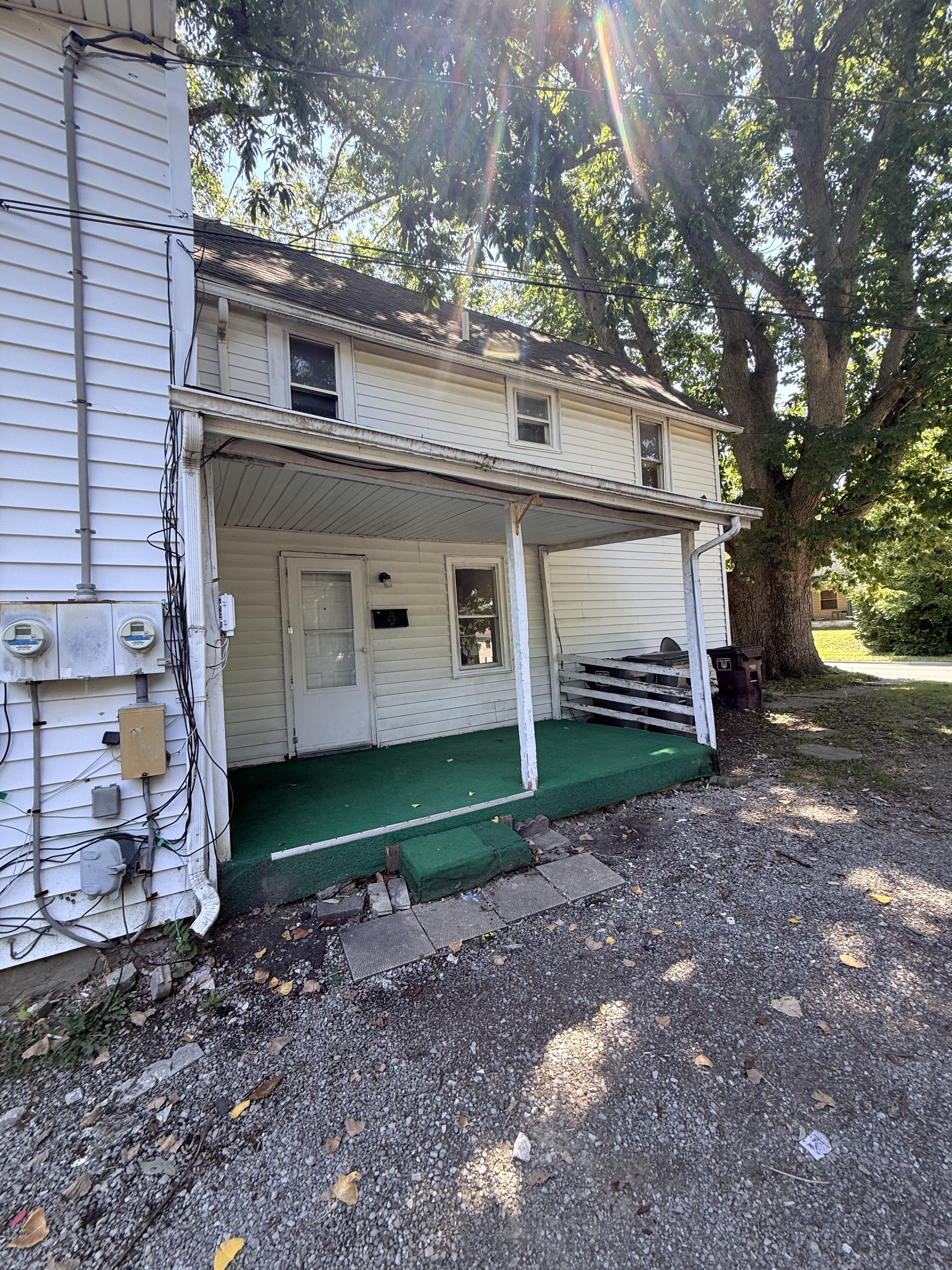 711 E Elm St – photo 1