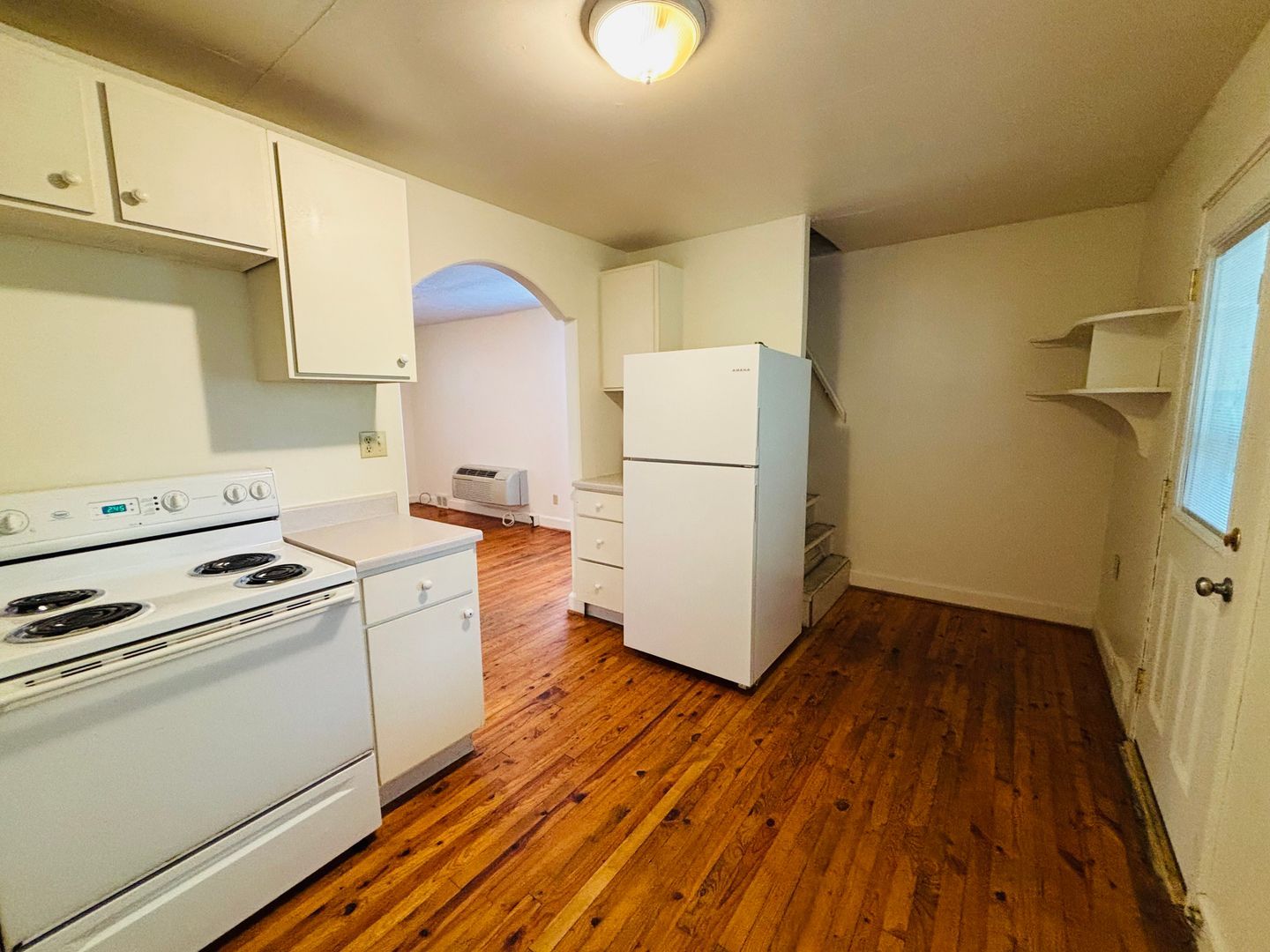 821 Montgomery St – photo 5