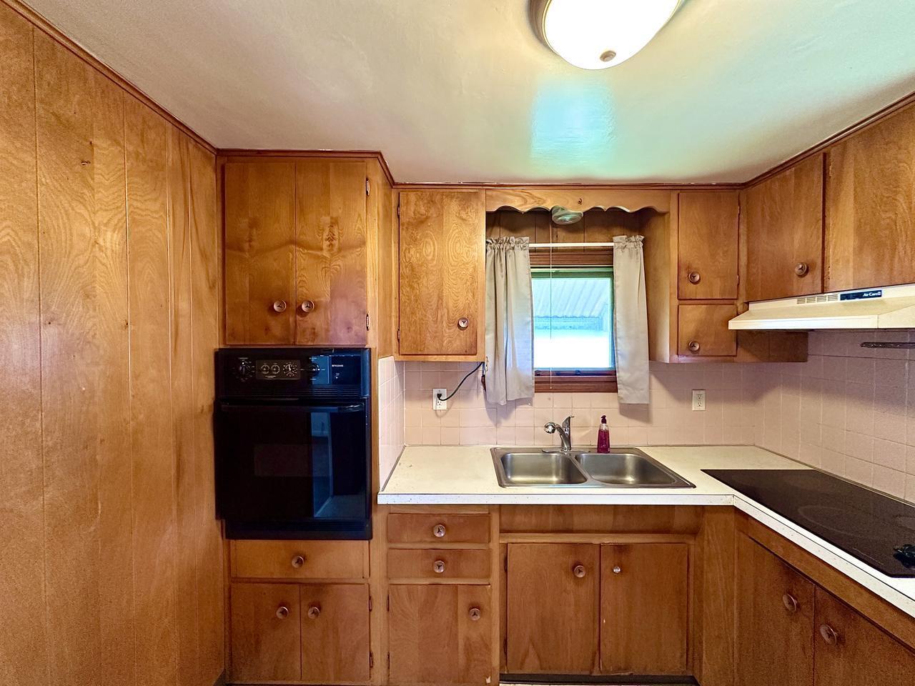 1112 Williams St – photo 2