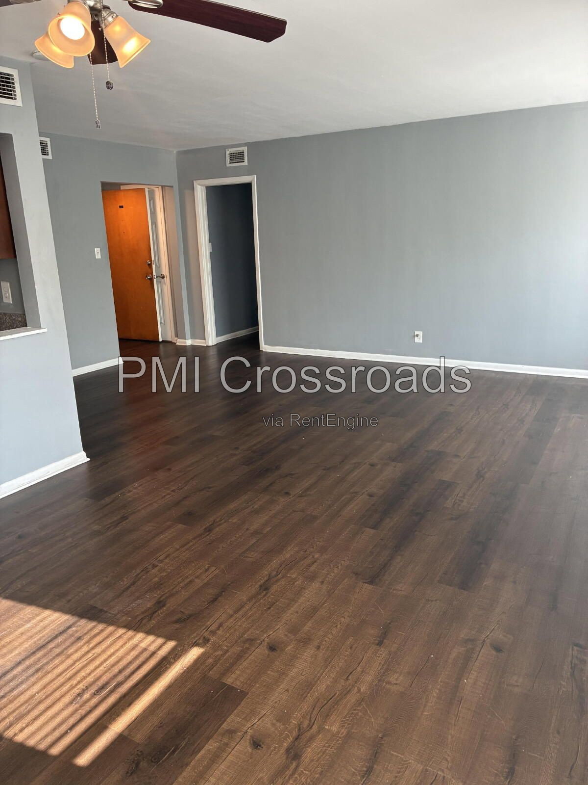 16025 Van Aken Blvd unit Apartment 201 – photo 3