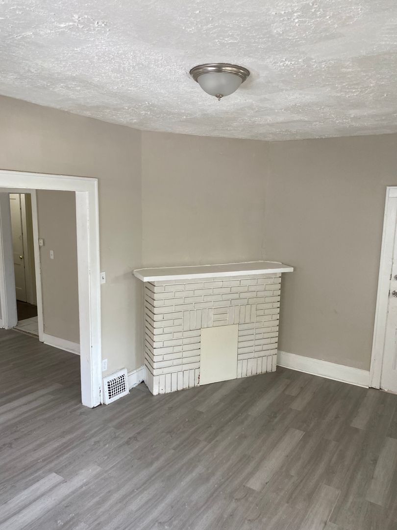 3259 E 123rd St unit 3261 - UP Unit – photo 4