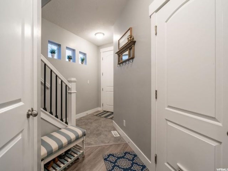 132 W Silver Springs Dr – photo 2