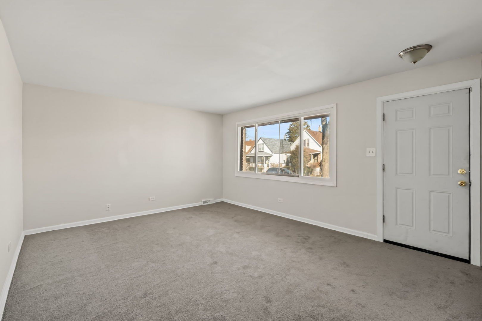 10214 S La Salle St – photo 2