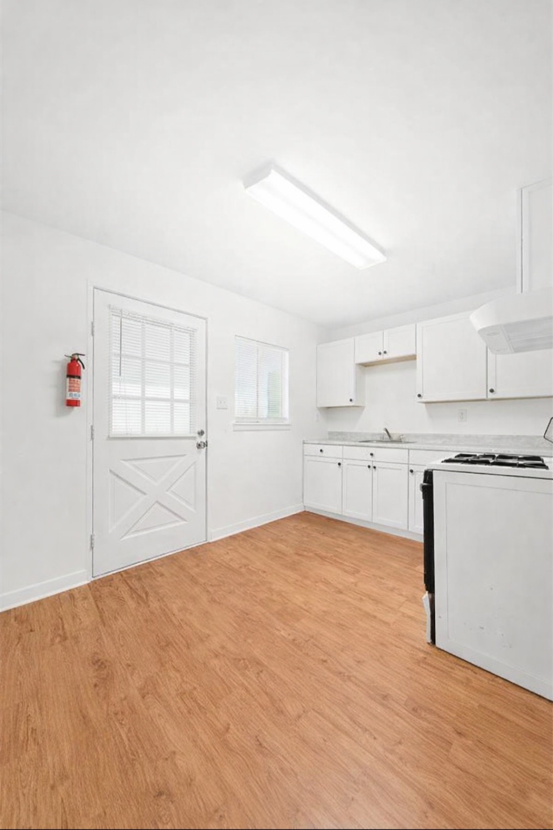 705 Russellwood Ave unit Apartment 2nd Floor – photo 2