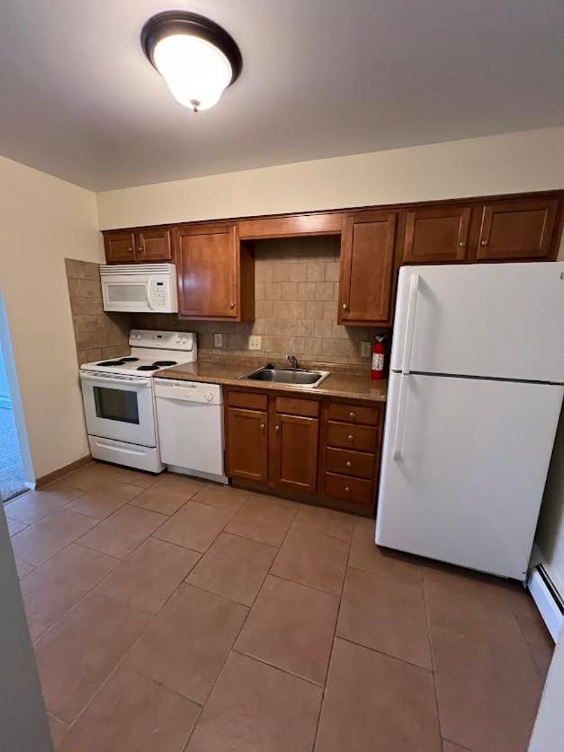 7185 Locust Ave unit 7185 Locust Ave. Apt. 5 – photo 3