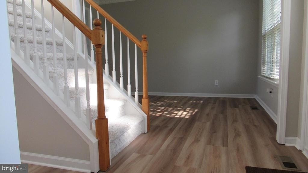 1045 Fallbrook Ln – photo 3