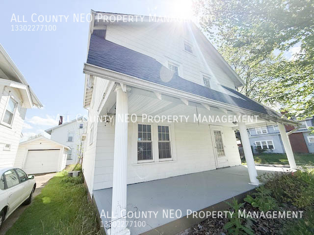 900 Roslyn Ave SW – photo 1