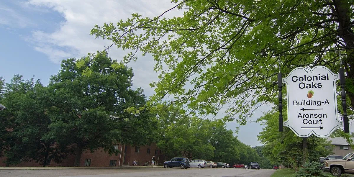 Colonial Oaks Apartments – photo 2