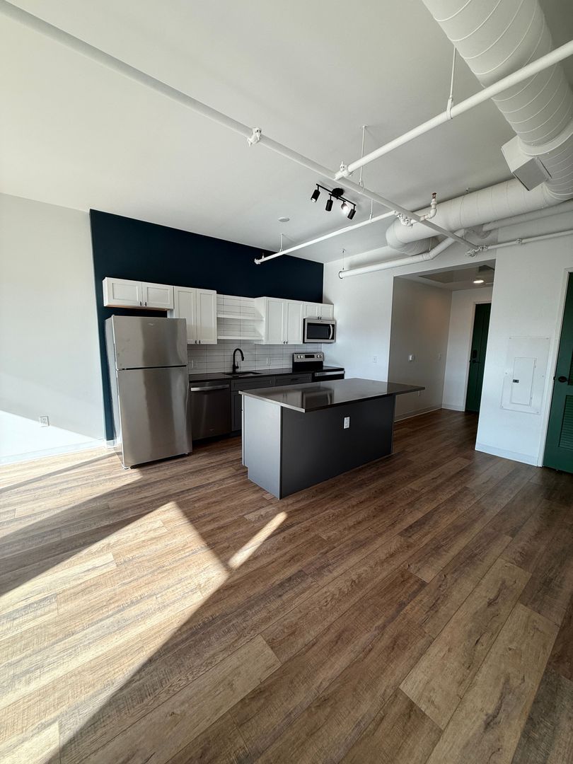 1709 Fifth Ave unit Unit 512 – photo 4