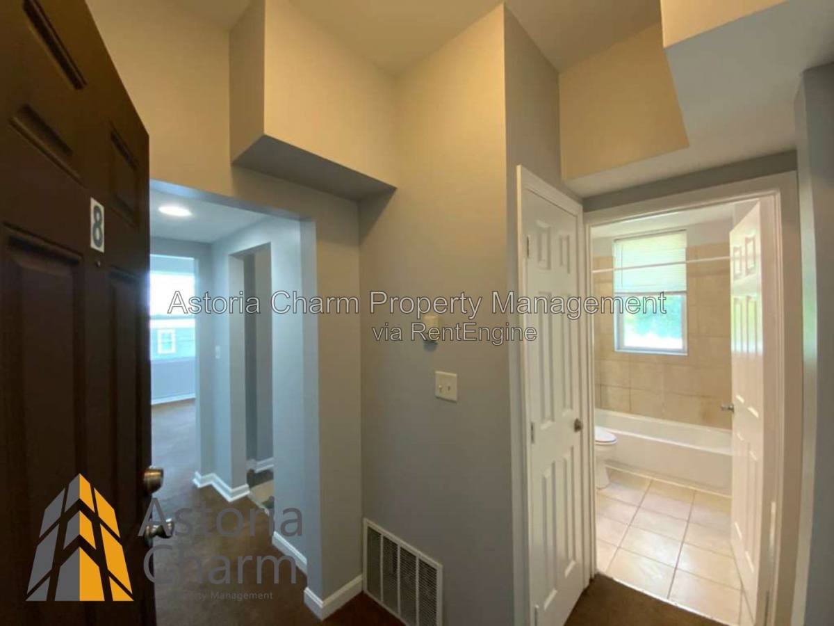 2210 Roslyn Ave unit 8 – photo 2