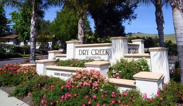 Dry Creek Apartments – photo 2