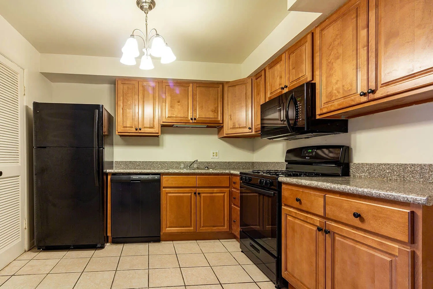 Hunter Hills Apartments – photo 3