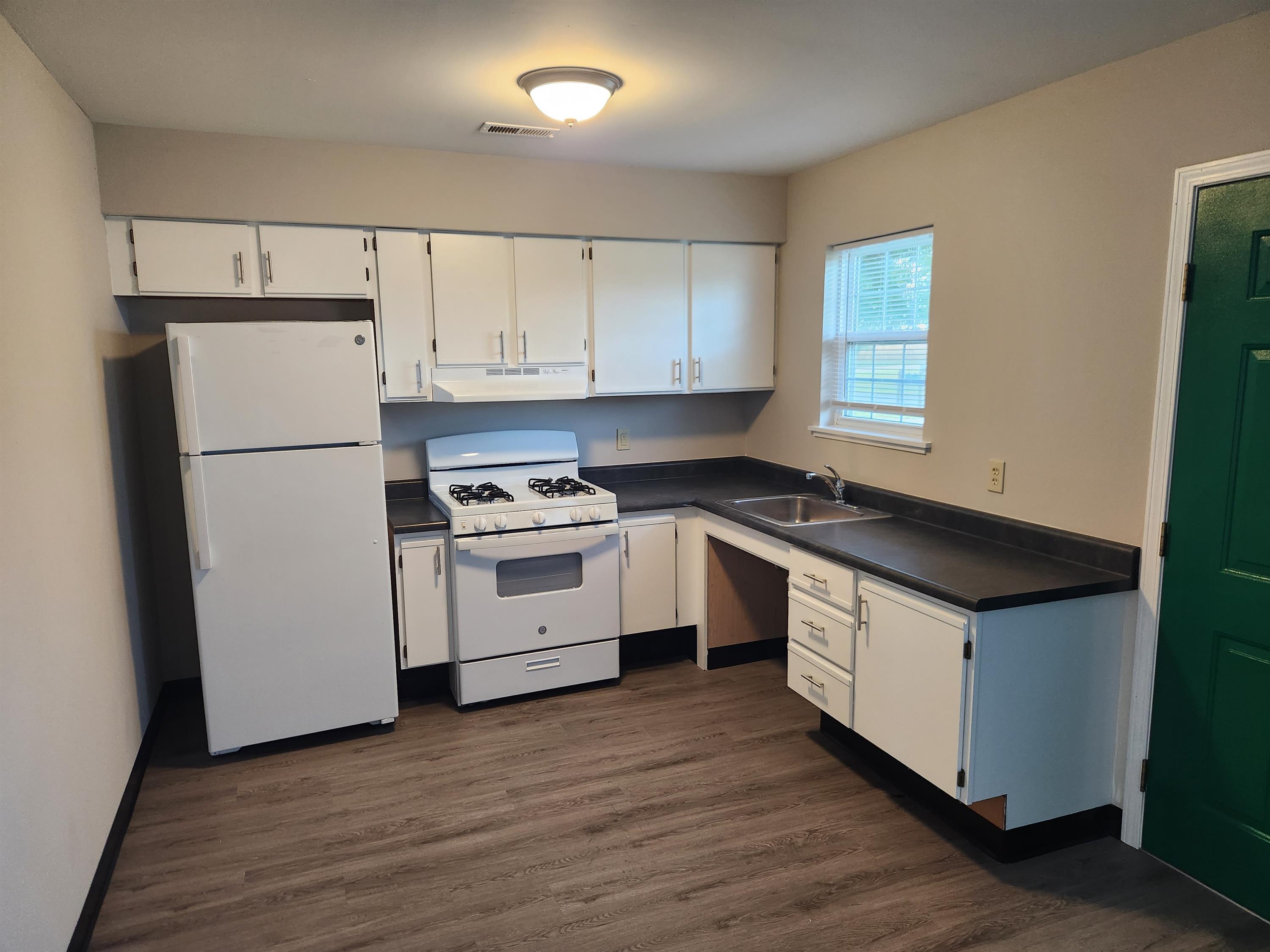 206 Nicholas Dr unit B – photo 1