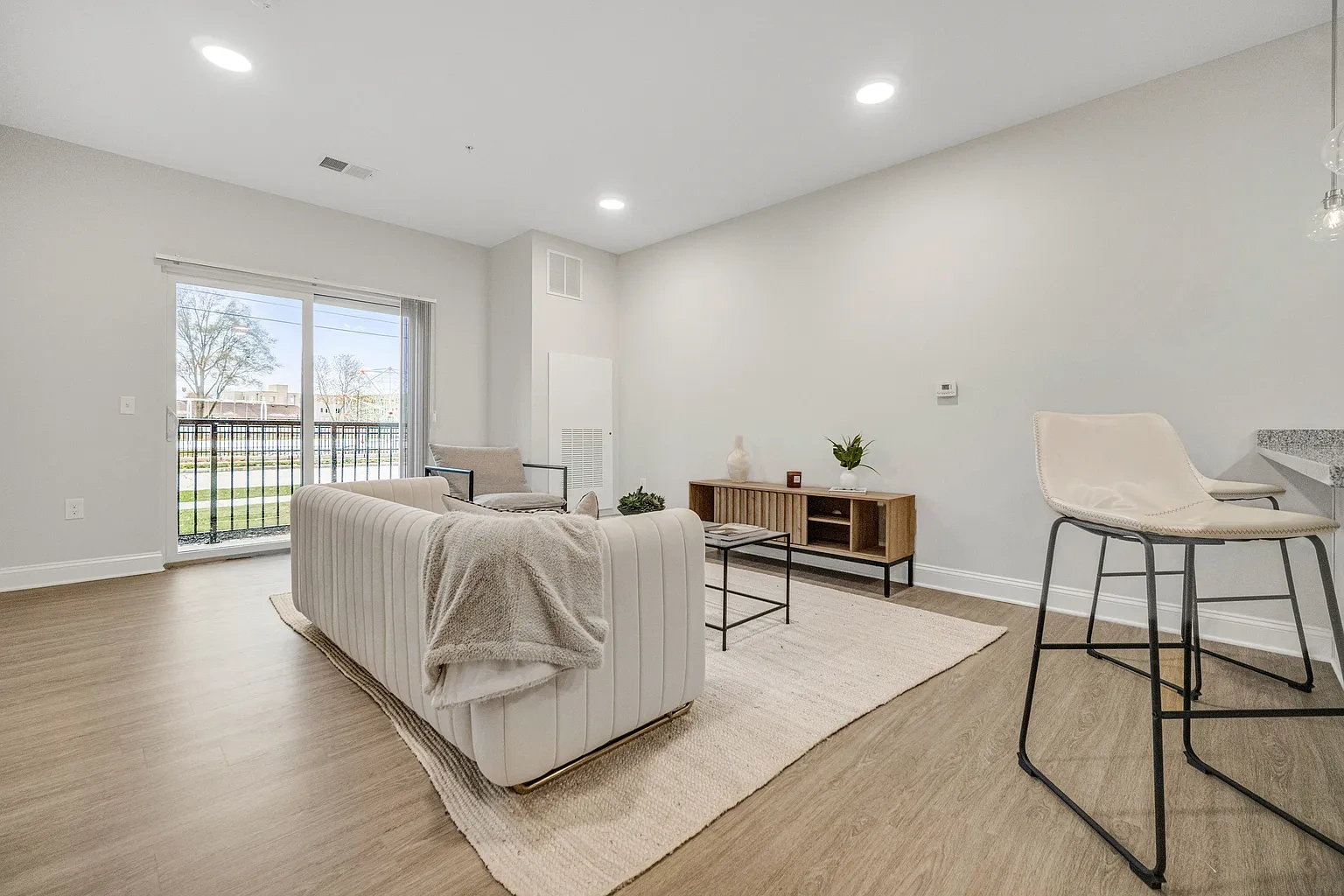 Park Lamont Apartments & Townhomes – photo 5