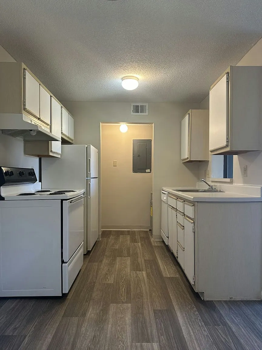Oak Wood Apartments – photo 5