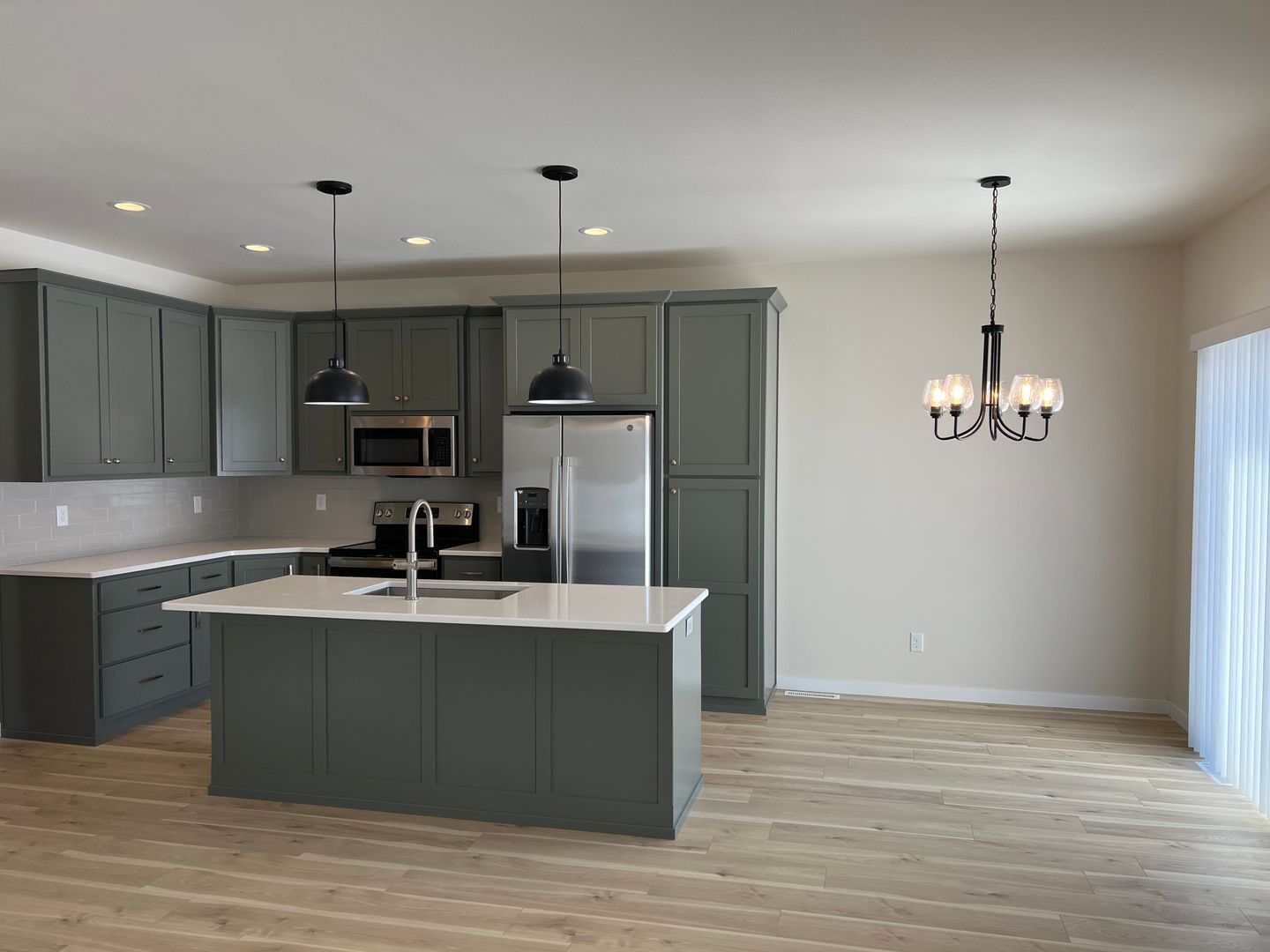 1360 Goldenwood Dr – photo 3
