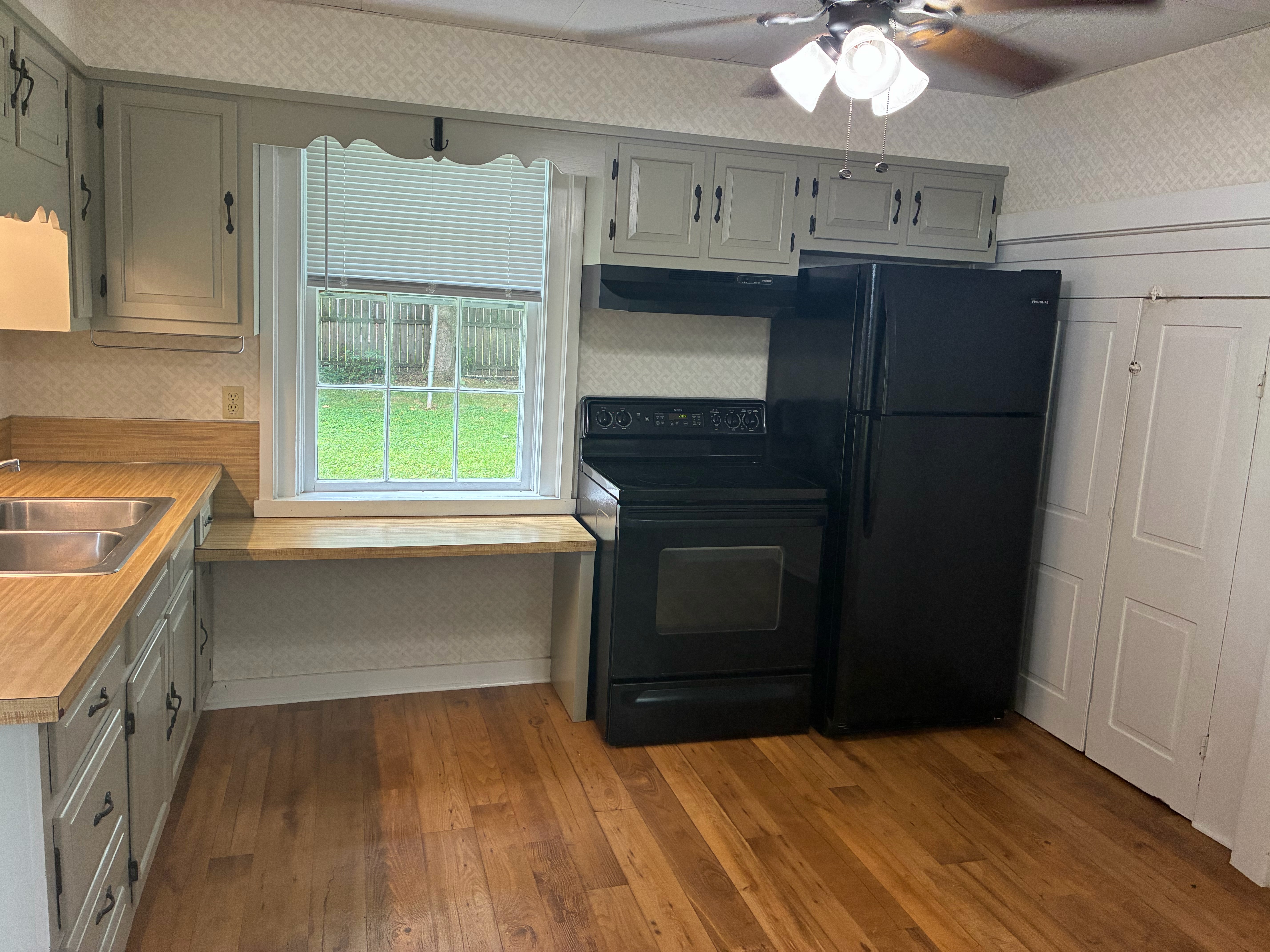 164 S River St unit #B – photo 2