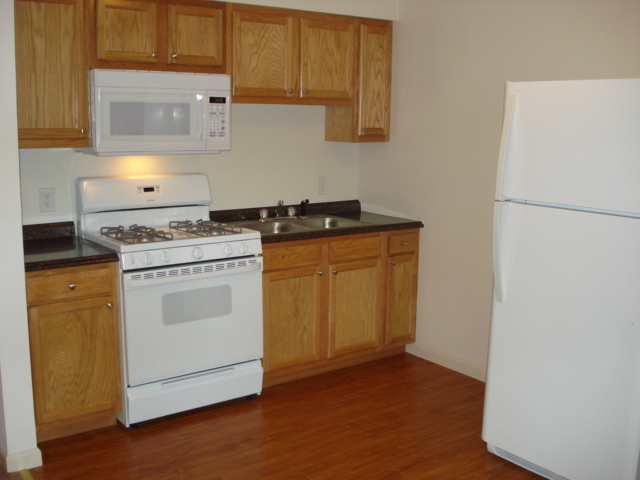 1955 S Reynolds Rd unit 11 – photo 4