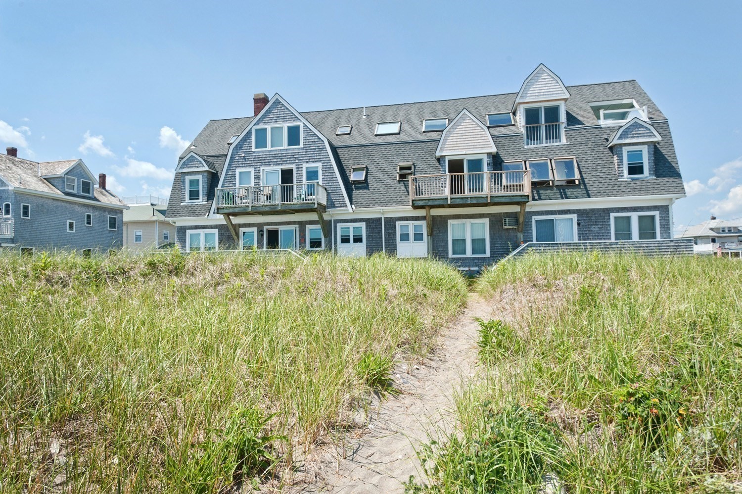 175 Beach Ave unit 3 – photo 2