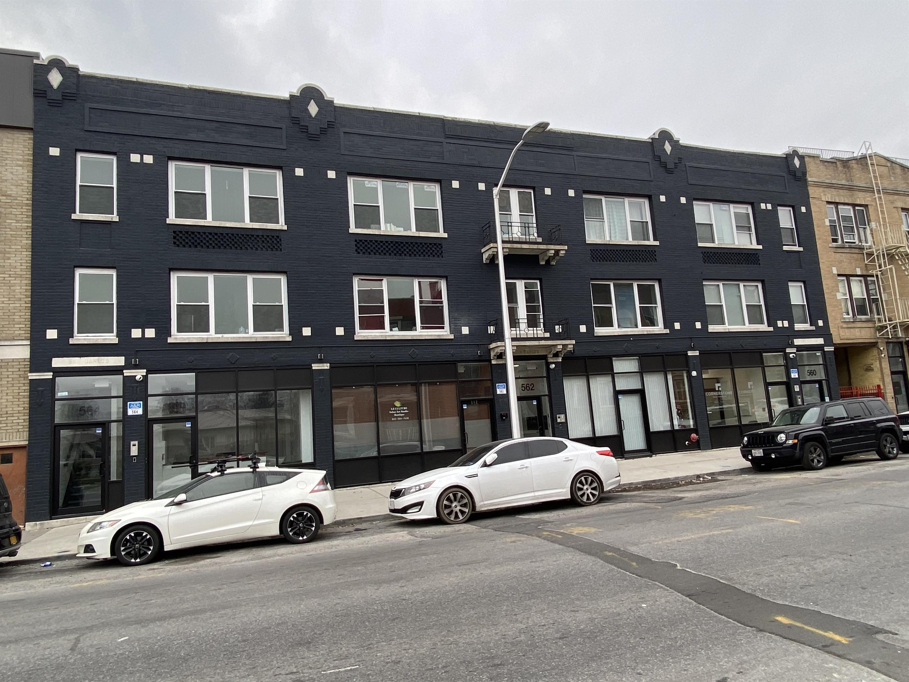 562 Main St – photo 5