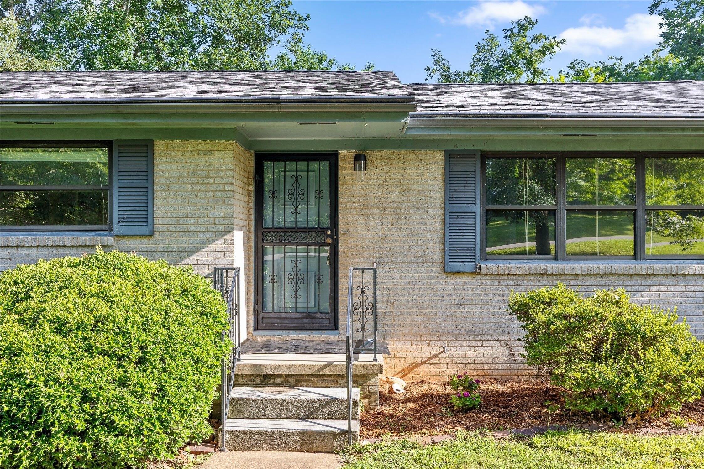 517 Randall St – photo 2