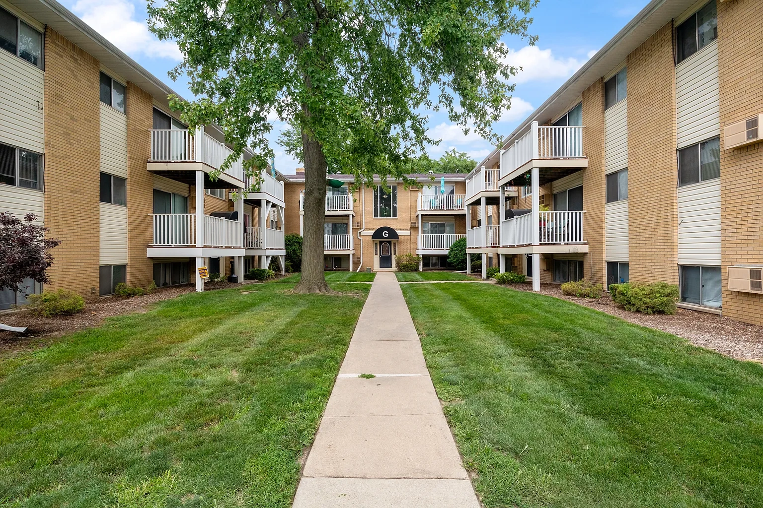 Miracle Manor Apartments – photo 3