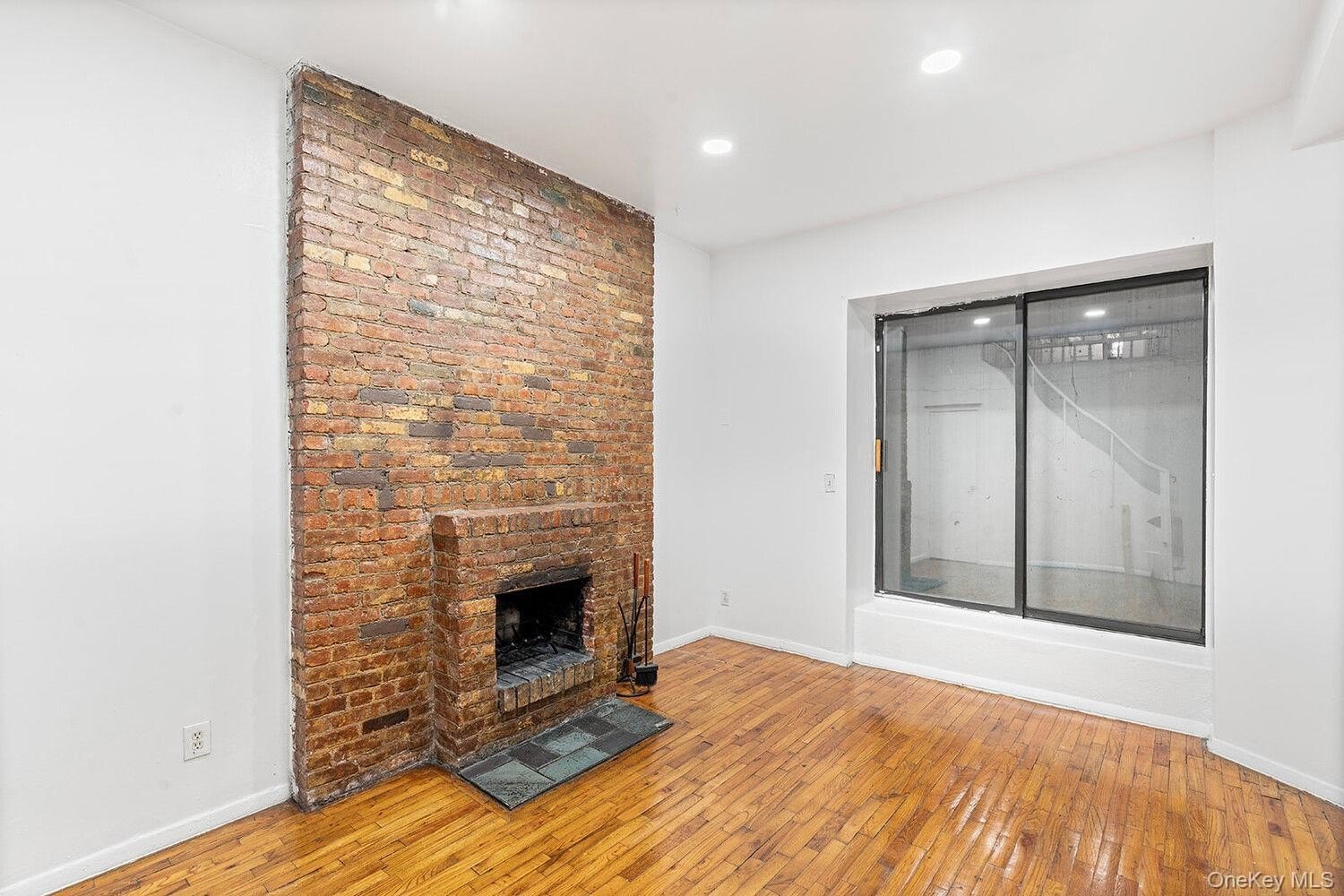 160 E 26th St #1G – photo 4