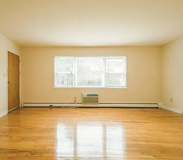 Country Club Apartments – photo 5