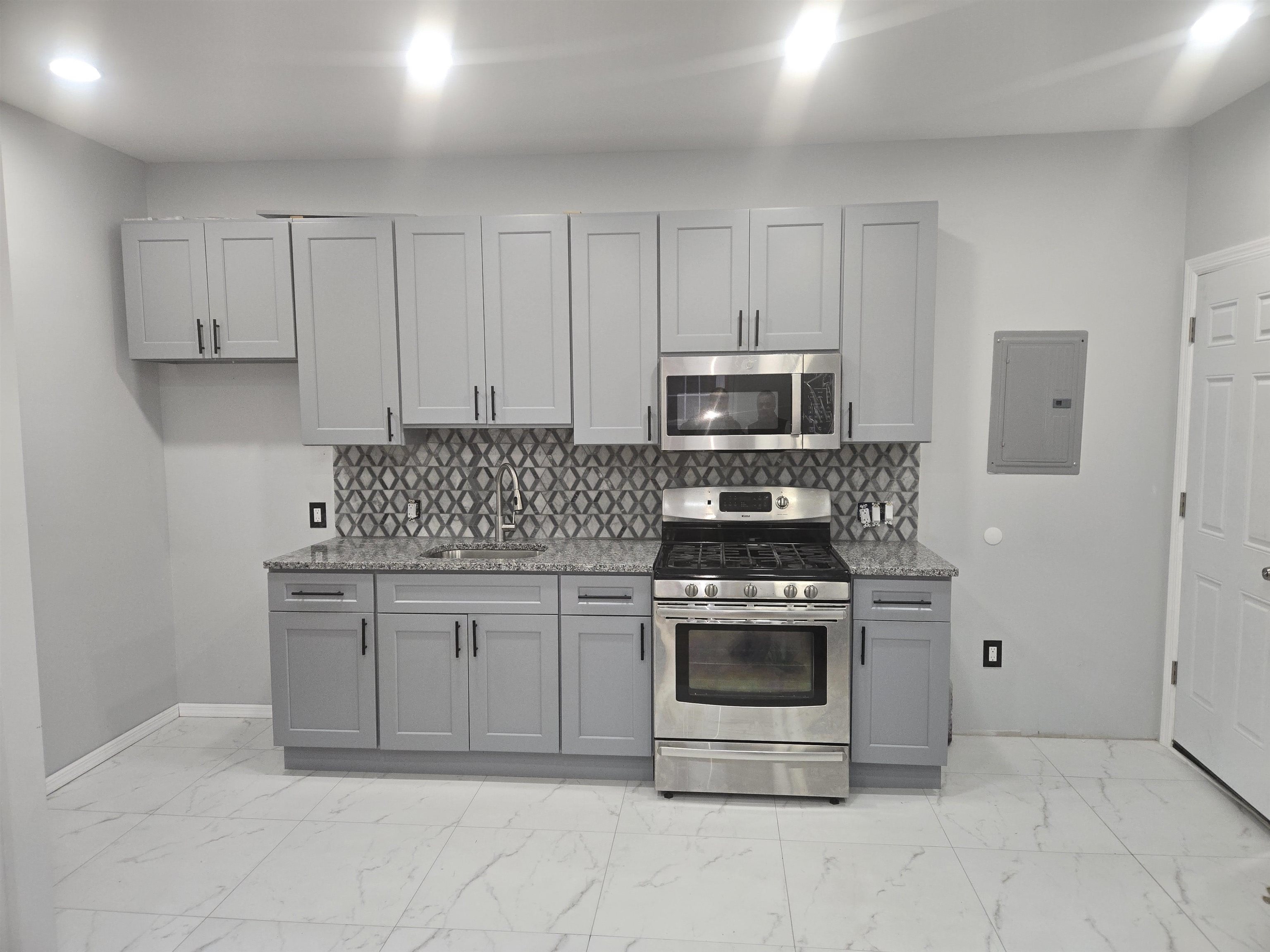 236 Fulton Ave – photo 3