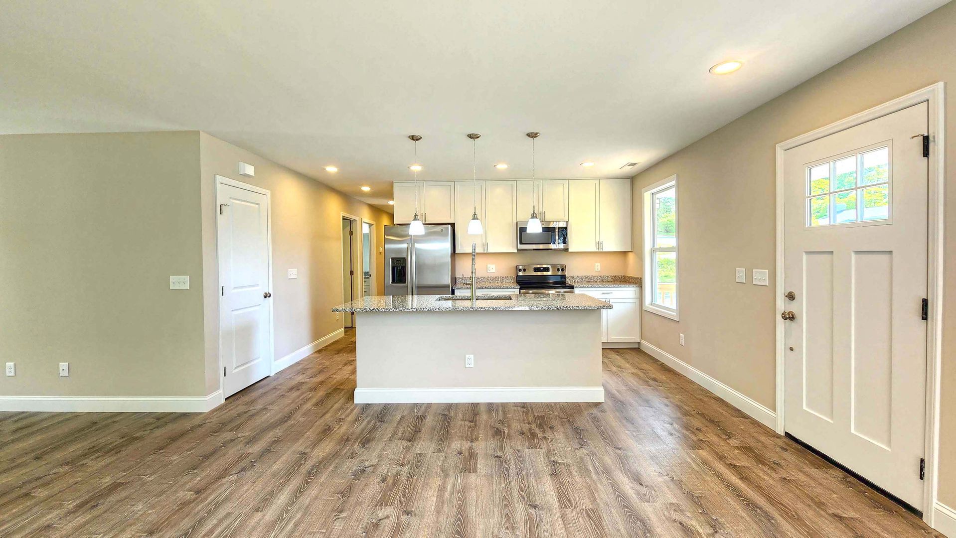 127 Hawthorne Dr – photo 3