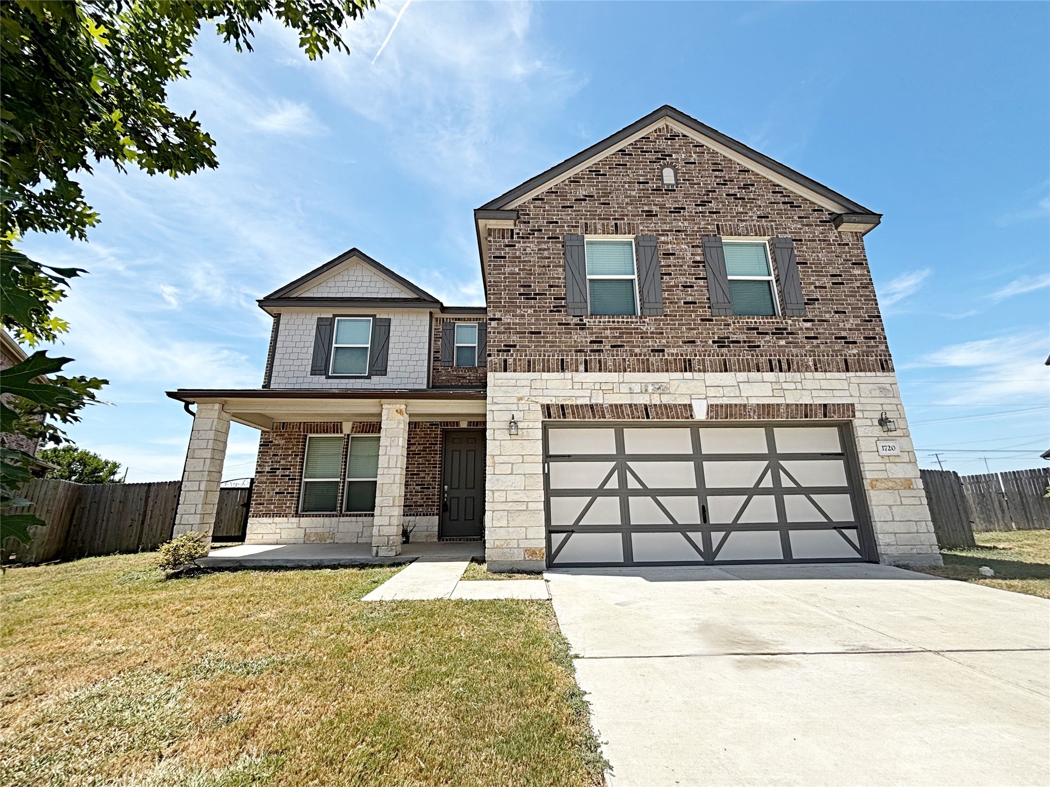 1720 Foxglove Dr – photo 1