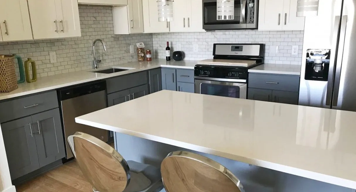 19 East – photo 2