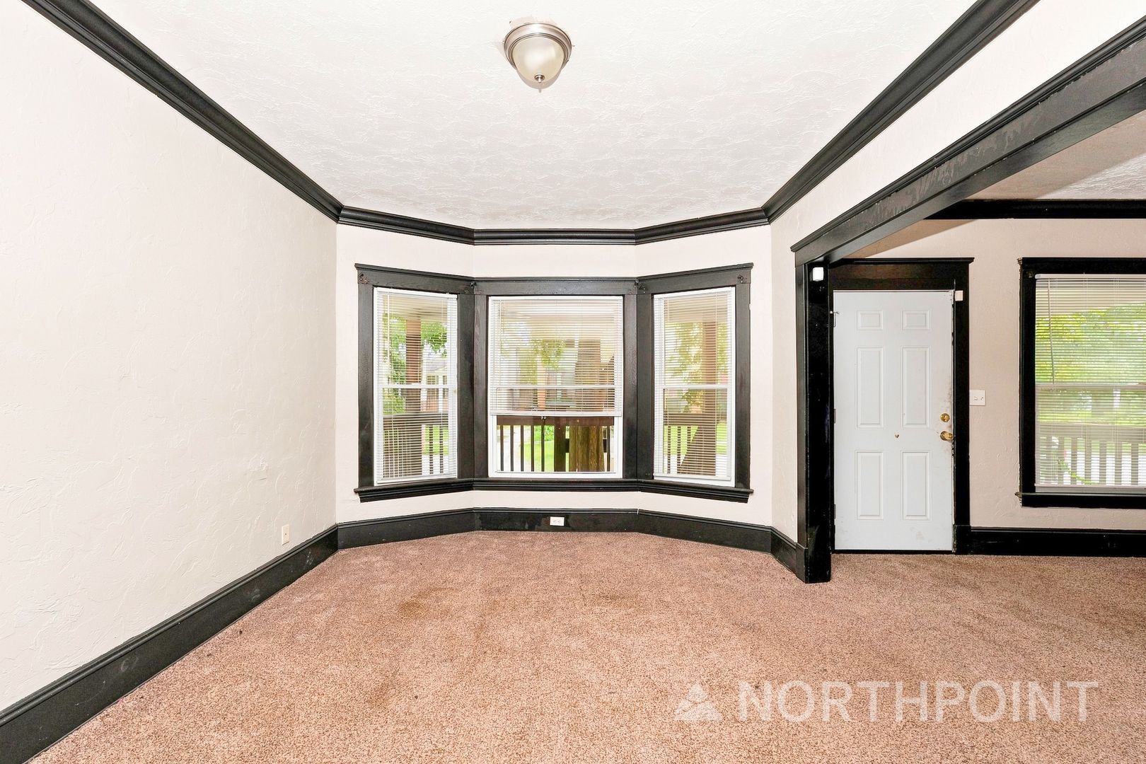10911 Hathaway Ave – photo 3