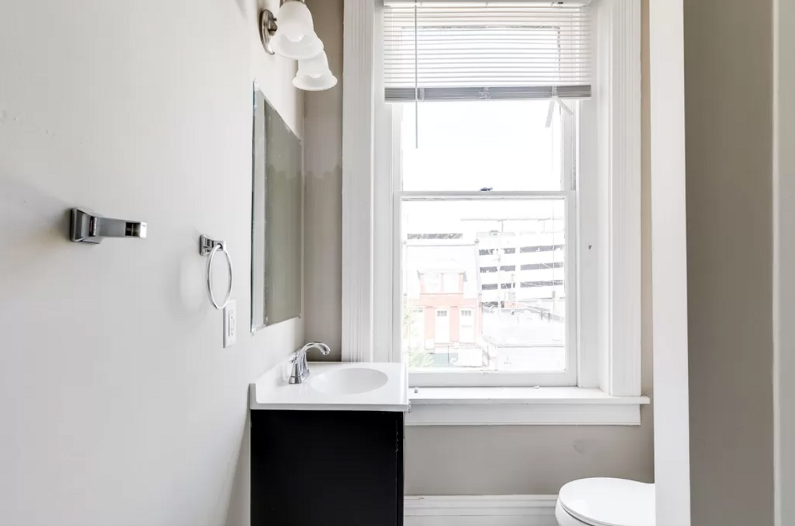 939 W Grace St unit 1 – photo 2