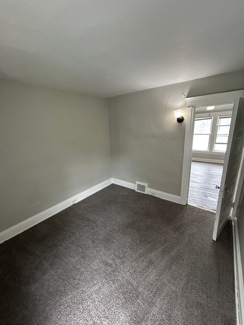 12918 Ferris Ave unit Up unit – photo 3