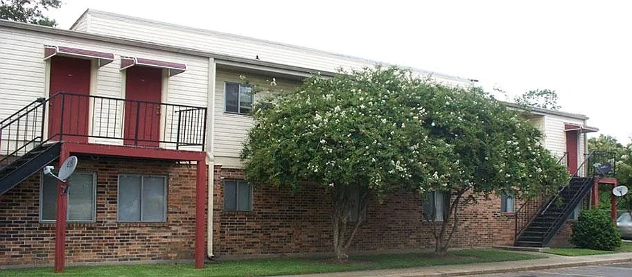 Cedarwood Apartments – photo 1