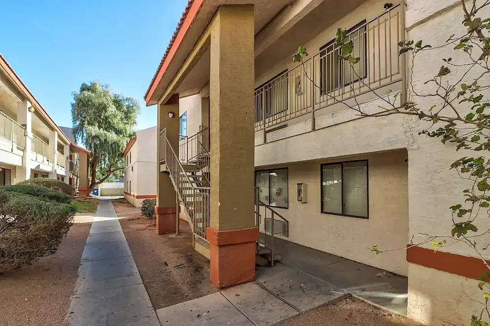 Maverick Apartments – photo 3