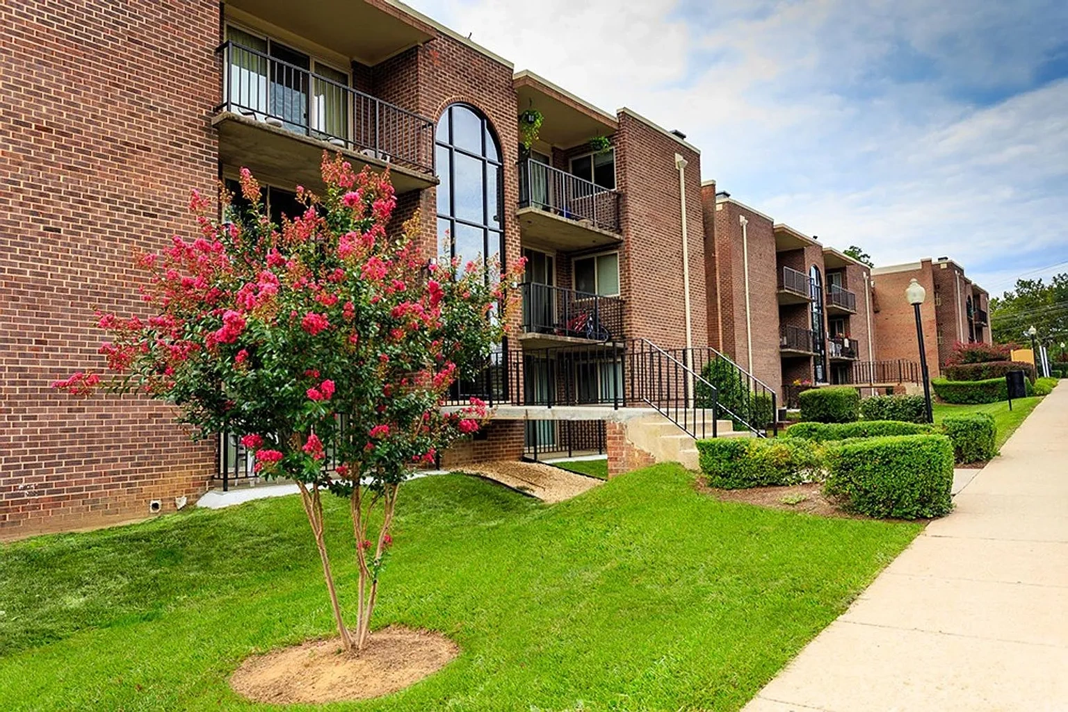 Strathmore House Apartments – photo 1