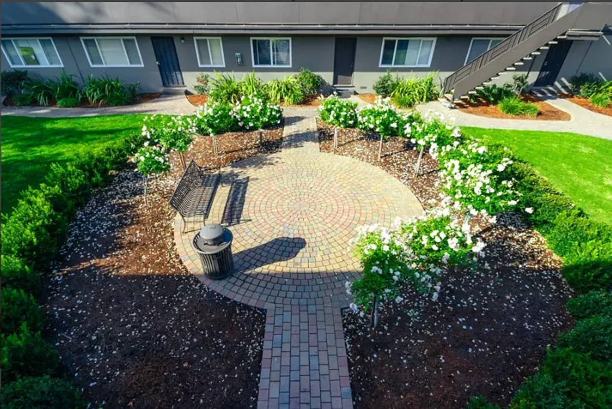 Garden Court Apartments – photo 2