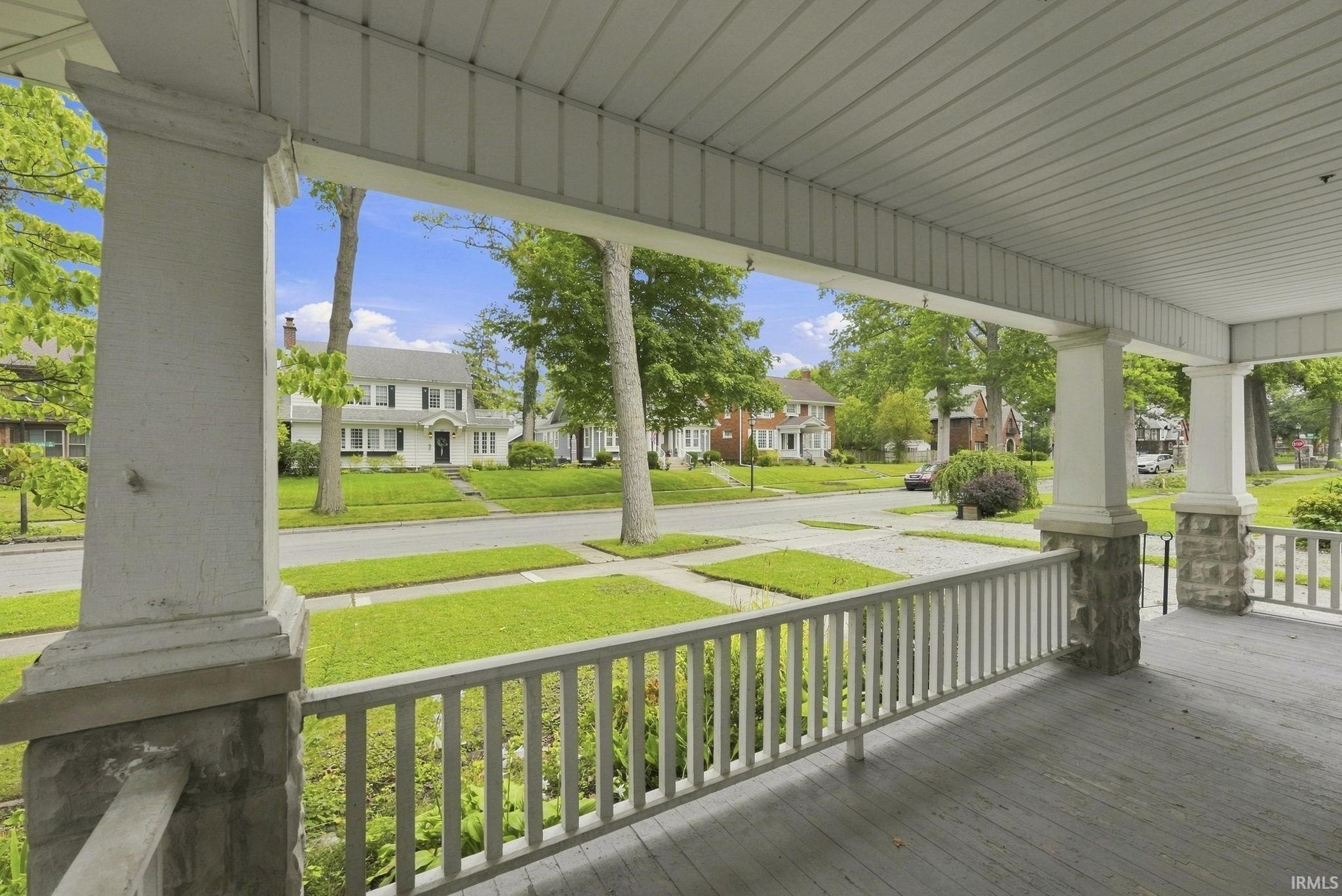 527 W Oakdale Dr – photo 2