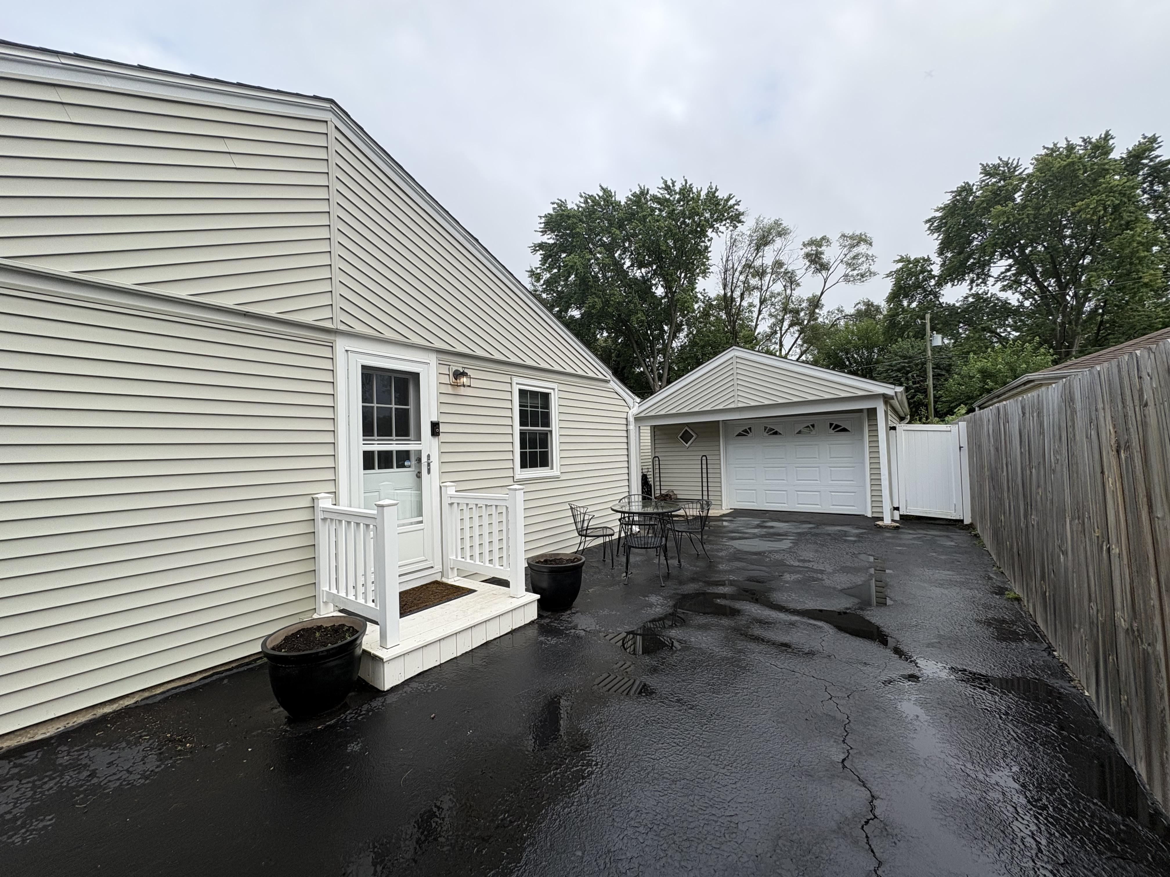 2105 St James St – photo 3