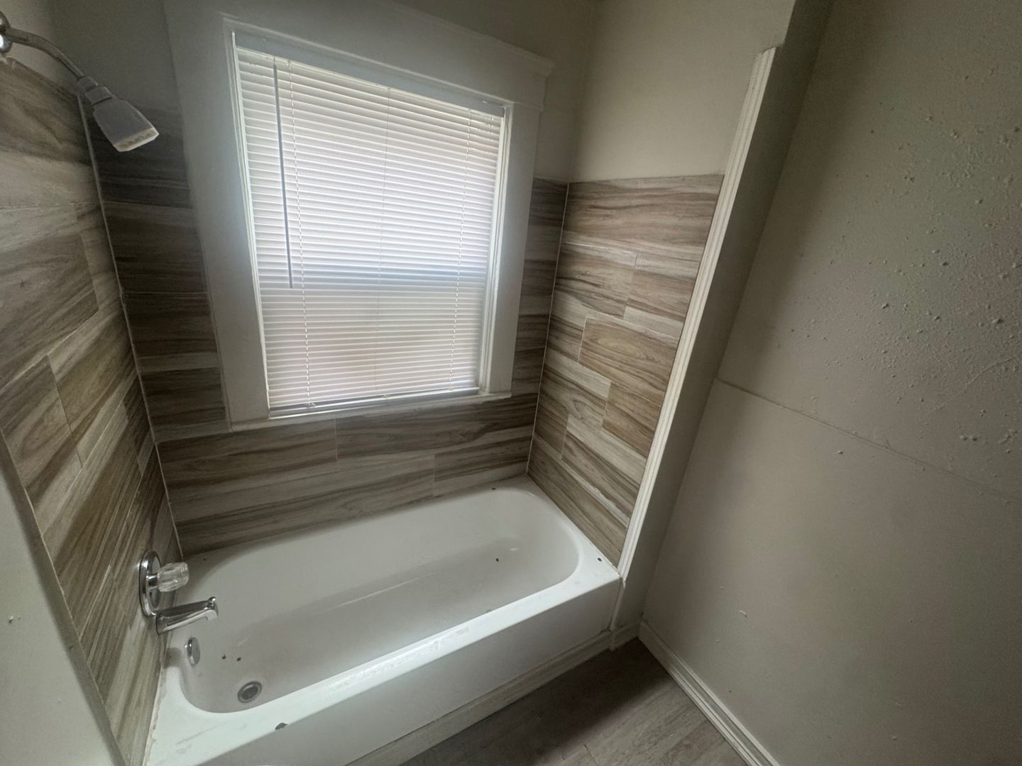800 E 95th St unit Unit 4 – photo 5