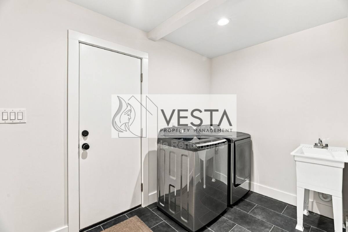 149 Oakdale Rd – photo 4